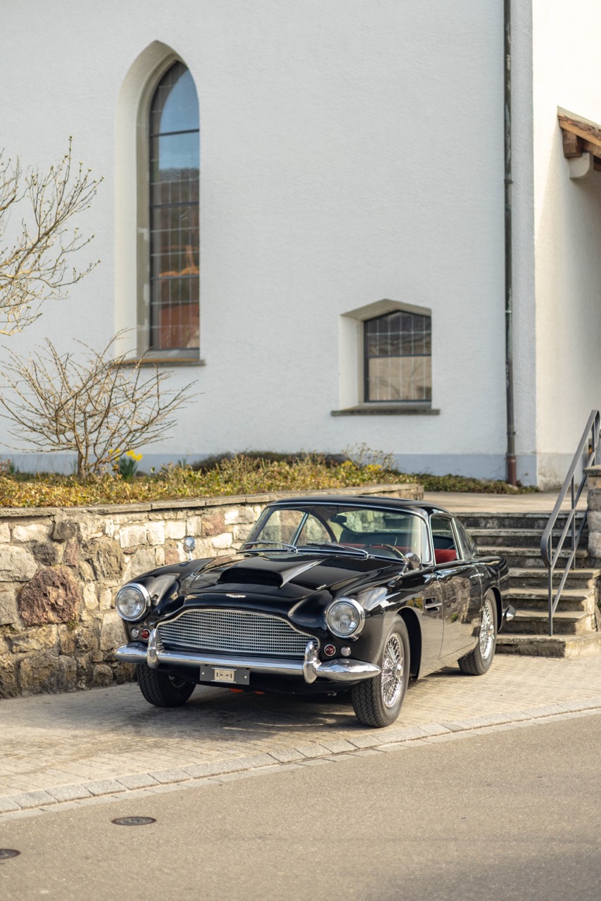 Aston Martin DB4 1