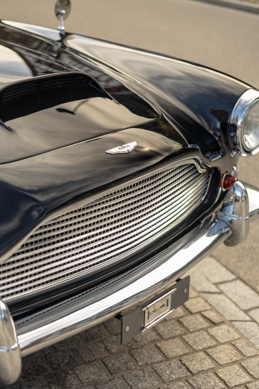 Aston Martin DB4 6