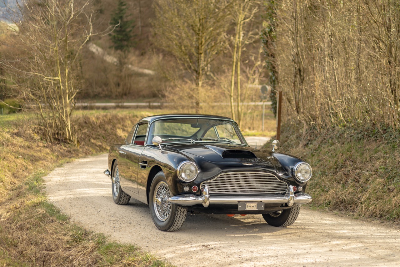 Aston Martin DB4