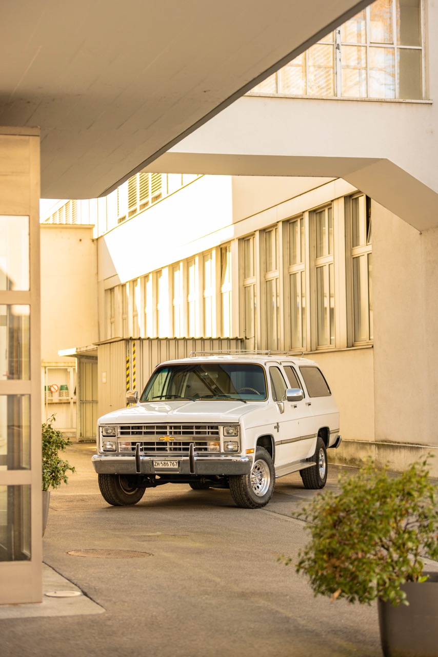 Chevrolet Suburban 11