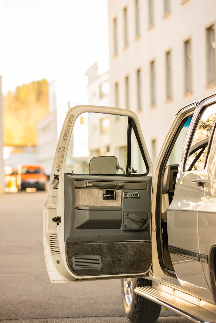 Chevrolet Suburban 6