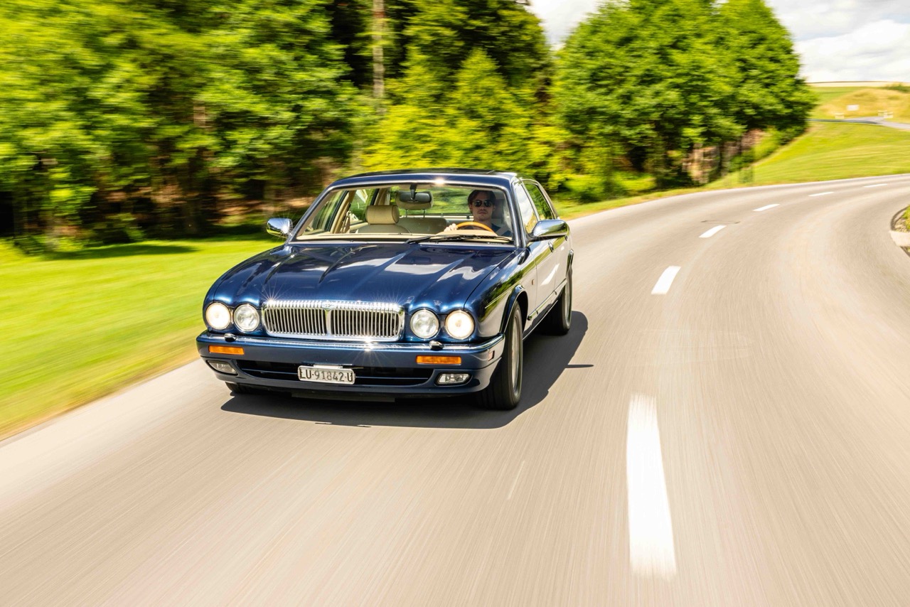 Daimler Double Six LWB