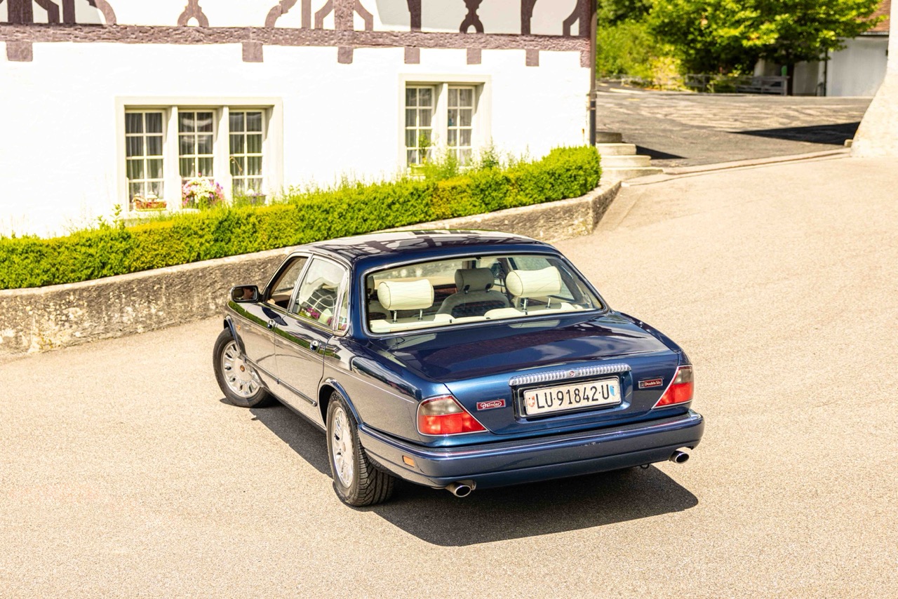 Daimler Double Six LWB 5