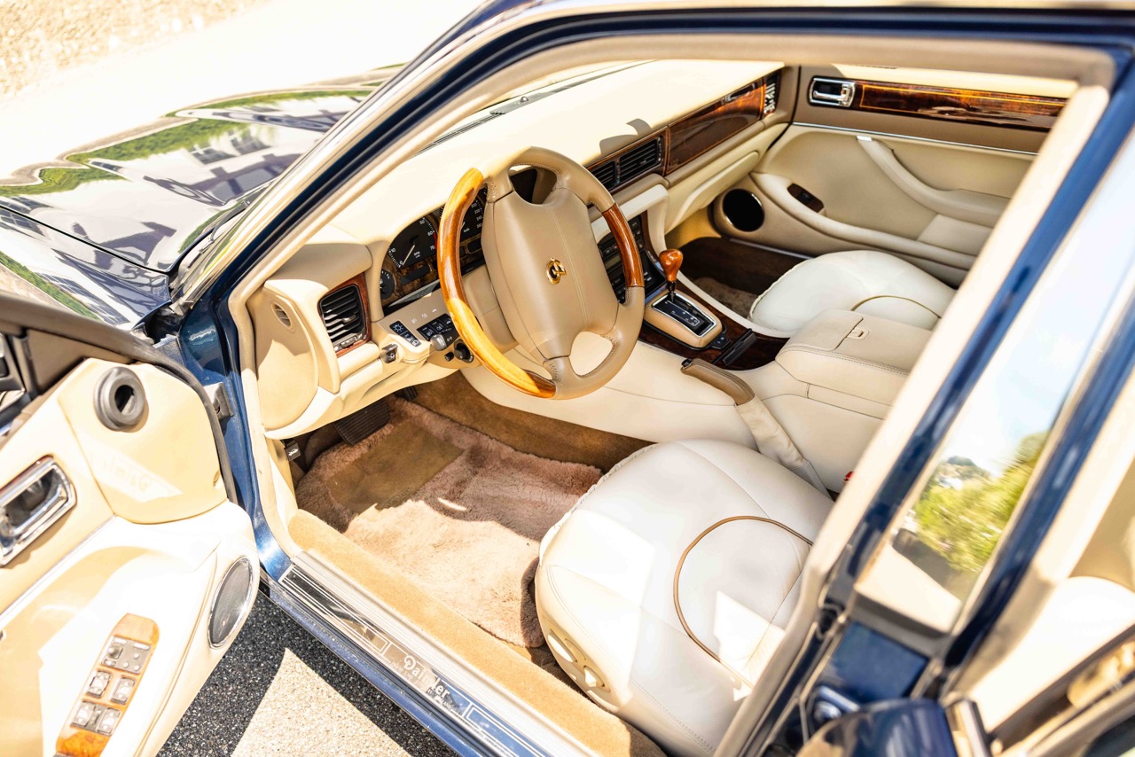 Daimler Double Six LWB 7