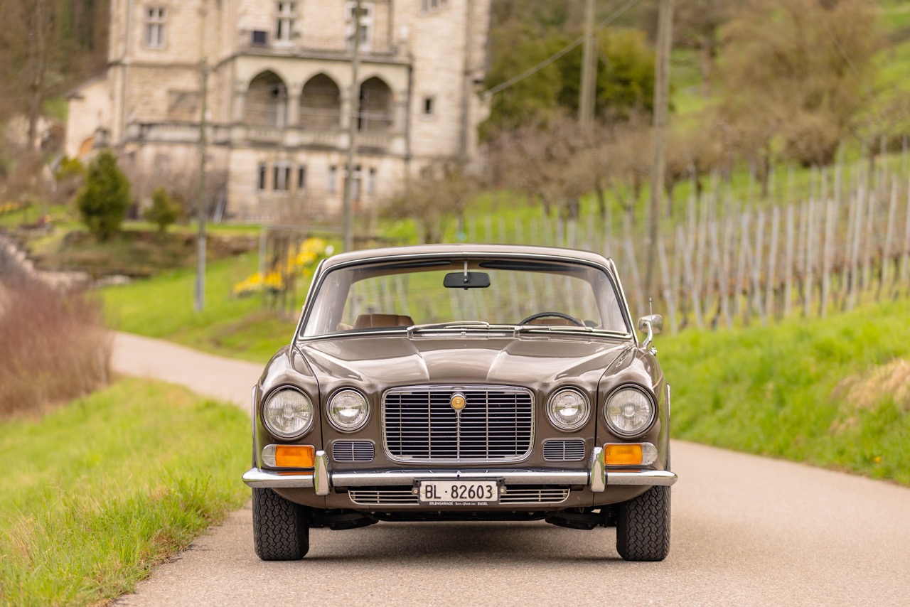 Jaguar XJ6 10