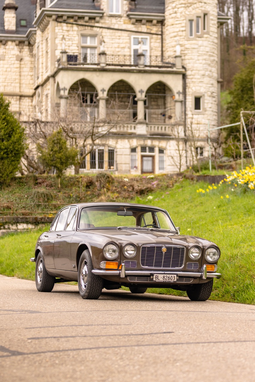 Jaguar XJ6 13