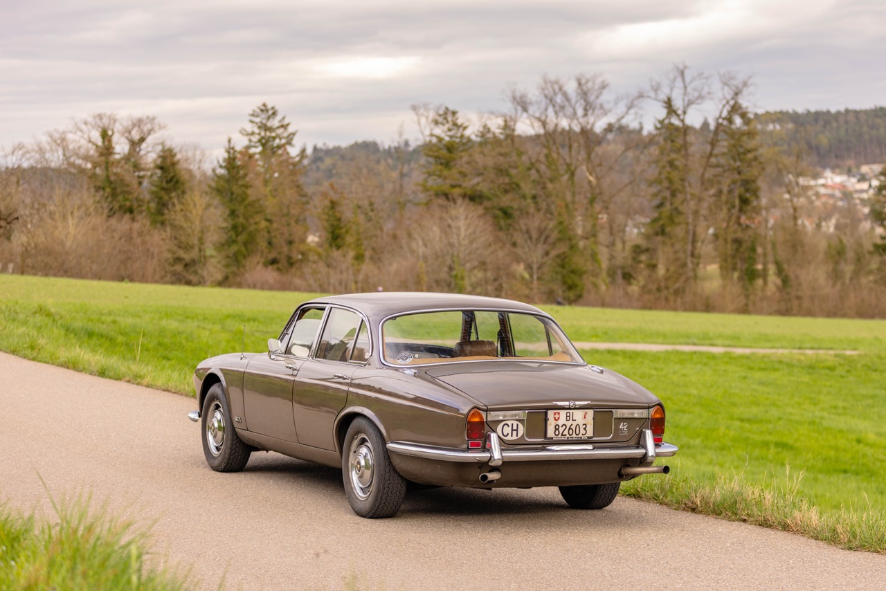 Jaguar XJ6 9