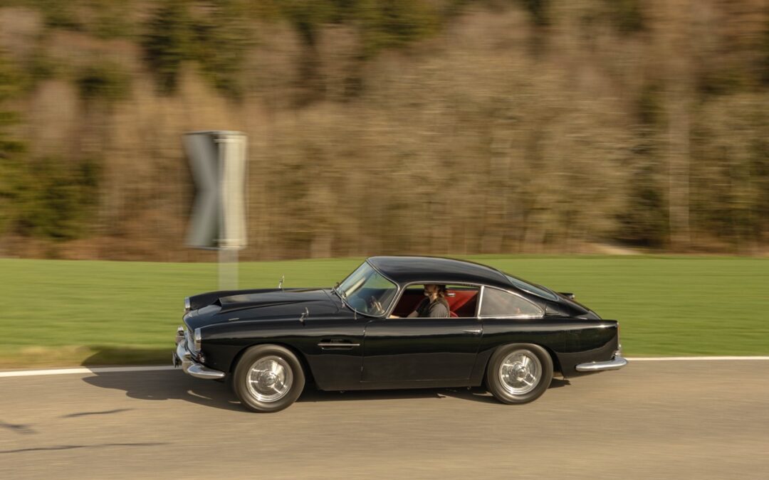 Aston Martin DB4