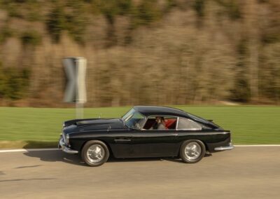 Aston Martin DB4